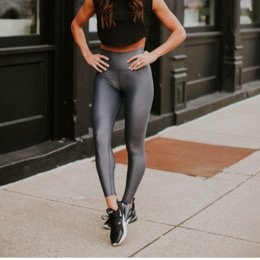 ALO Shine Airlift High Waisted Leggings in Anthracite Grey